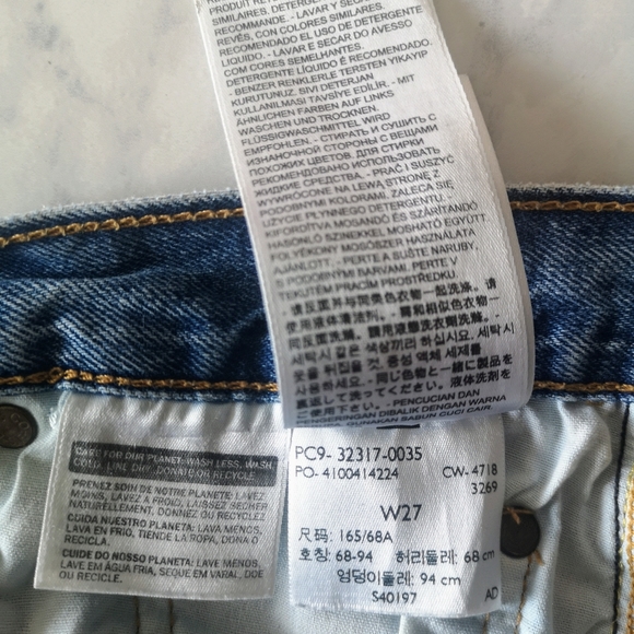 Levi's 501 Shorts - Picture 5 of 5